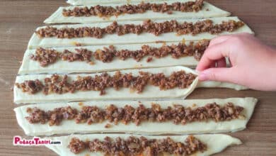 Pul Pul Dökülen Nefis Börek Tarifi