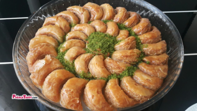 Tek Beze İle Bir Tepsi Ay Baklavası Oklavasız