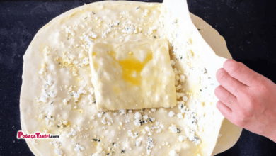 El Açması Kat Kat Ayrılan Nefis Bir Börek