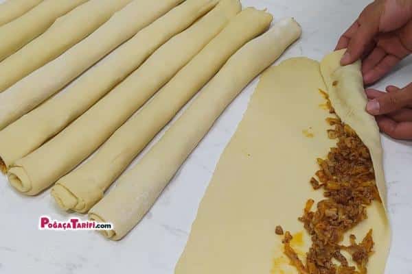 Her Gün Kapış Kapış Satılan Kıymalı Börek Tarifi