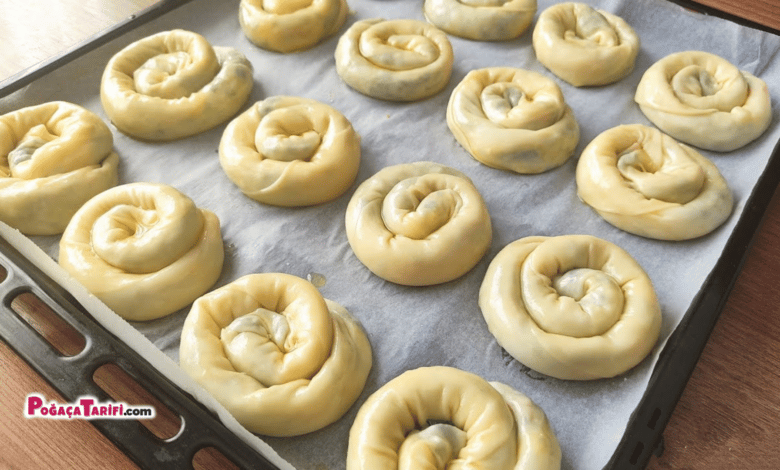 Tepsi Tepsi Yapıyorum Yapıldığı Anda Bitiyor Yok Böyle Bir Lezzet El Açması Ispanaklı Börek