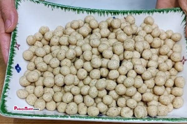 1 Su Bardağı Köftelik Bulgur İle Çok Lezzetli Ana Yemek Yoğurtlu Ufak Köfte