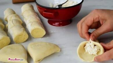 Daha Kolayını Daha Çıtırını Görmedim Sadece 2 Tane Beze İle Çıtır Börek Tarifi Börek Yapımı