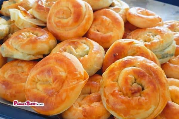 Ispanak Mevsimi Geldiğinde Tepsi Tepsi Yapıyorum Herkes Bayılıyor El Açması Ispanaklı Börek