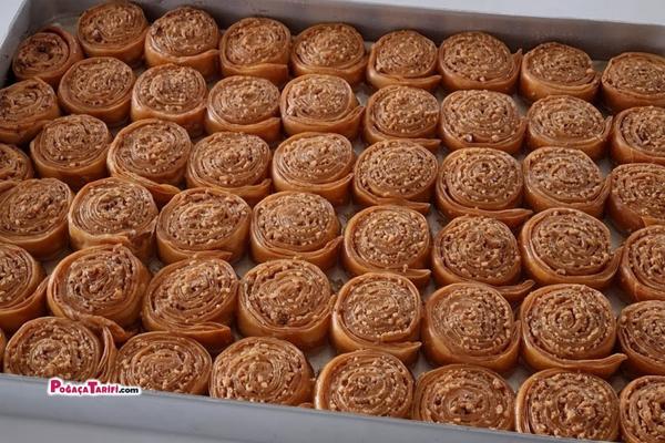 Oklavasız Sadece 2 Bezeyle Bir Tepsi Kat Kat Çıtır Baklava Kolay Baklava Tarifi