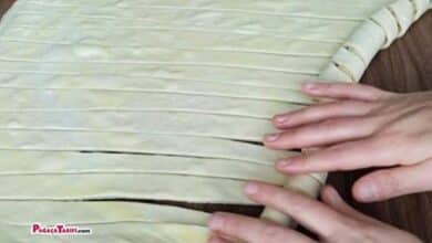 Katları Tel Tel Sayılan Börek Tarifi