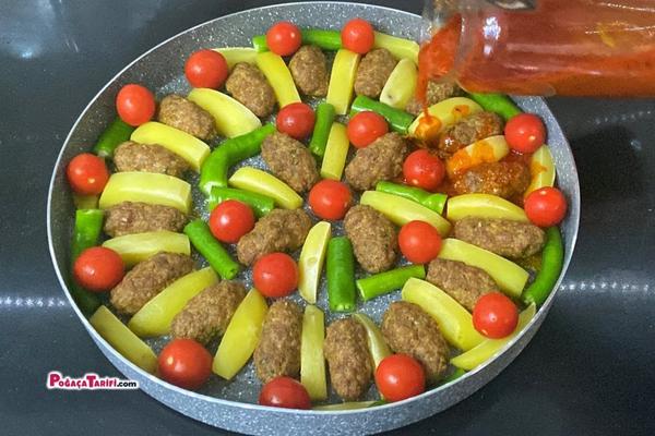 Fırında İzmir Köfte Tarifi Davet Sofralarının Sevilen Yemeği