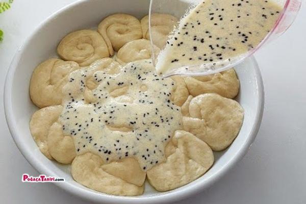 Özel Sosu İle Tadı Damağınızda Kalacak Efsane Hamurişi Akşamdan Yoğur Sabah Pişir Tepsi Poğaçası