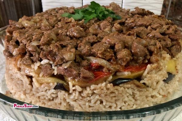 Tam Bir Ana Yemeği Etli Maklube Pilavı Arap Pilavı