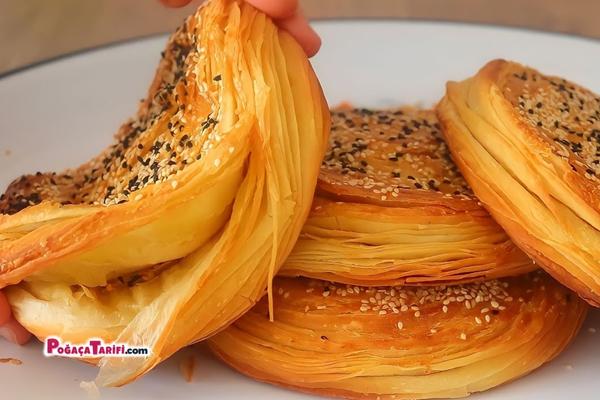 Katları Tek Tek Sayılan Pratik Çörek Tarifi