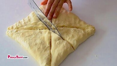 Pul Pul Dökülen Börek Tarifi