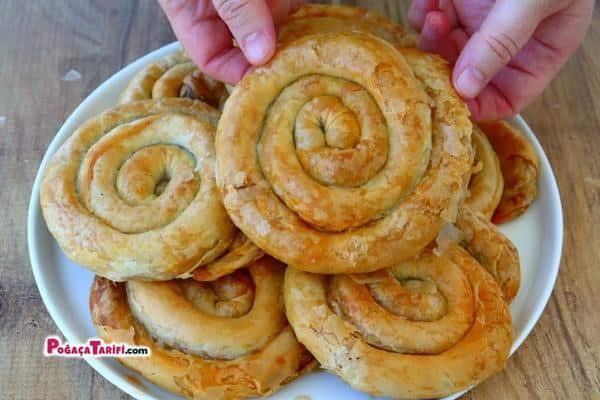 Pul Pul Dökülen Çıtır Börek Tarifi